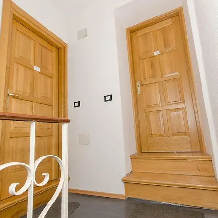 Apartman Sinegri Apartament *
